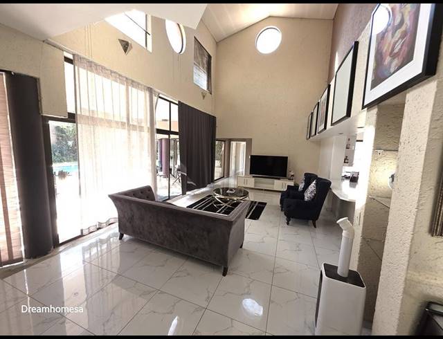 5 BEDROOM PROPERTY TO RENT IN BRYANSTON